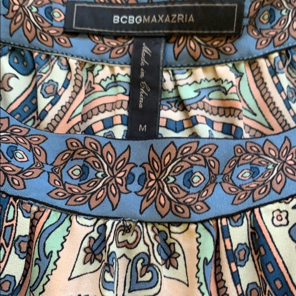 NWOT Bcbgmaxazria Printed Cold Shoulder Top💙 - Picture 3 of 4